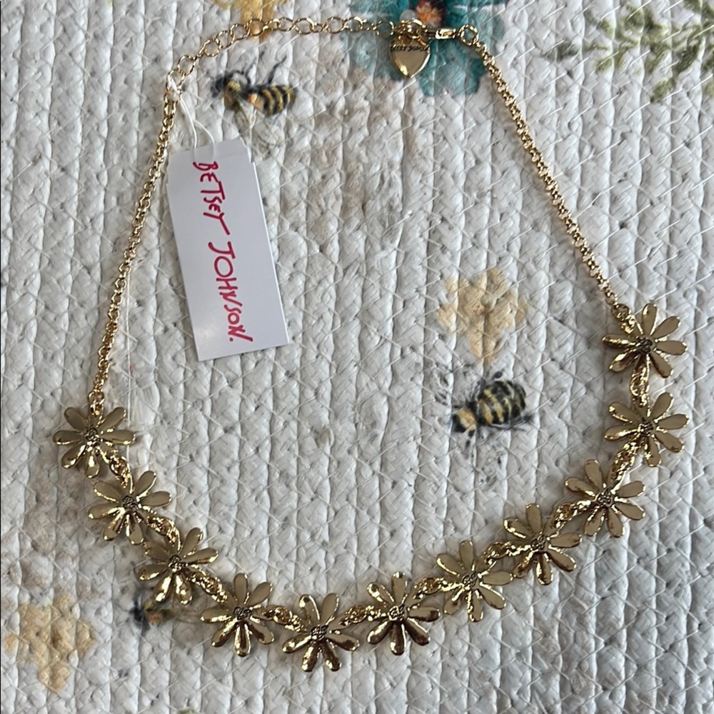 Betsey Johnson Adjustable Pavé Yellow Daisy Frontal Necklace NWT - Picture 8 of 9